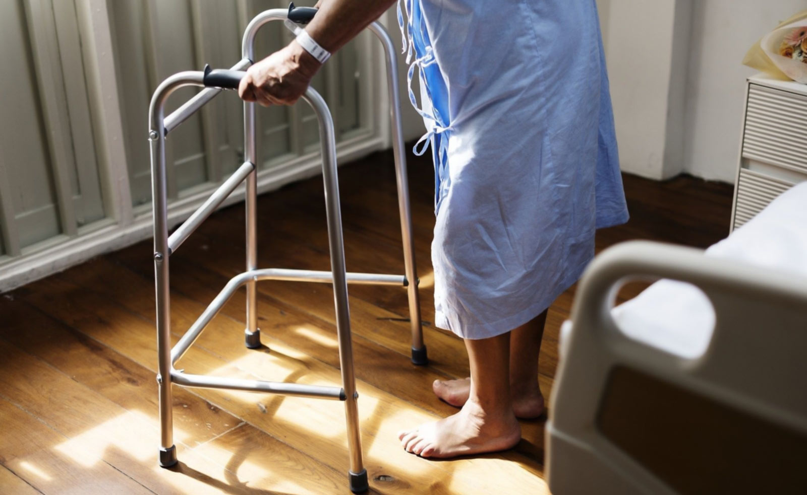 Síntomas y tratamiento para una fractura de cadera en el adulto mayor